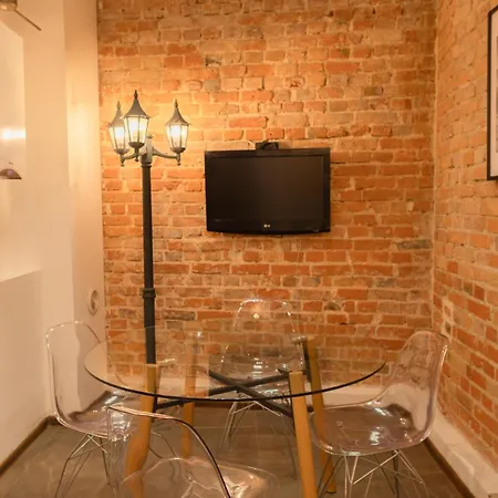 Na Monte Cassino 19 *